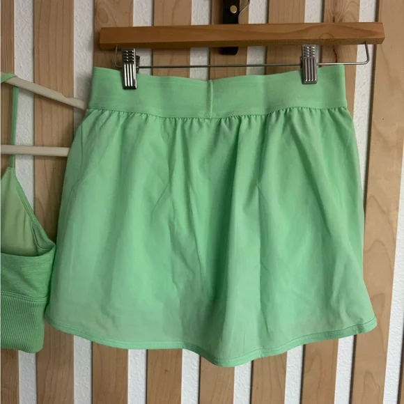 Alo Mint Green Sports Bra and Skirt Set
Top(med) skirt(sm)
Worn 2x hand washed - Picture 4 of 4